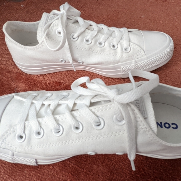 Converse Chuck Taylor All Star Low White Unisex Shoes - Picture 2 of 7